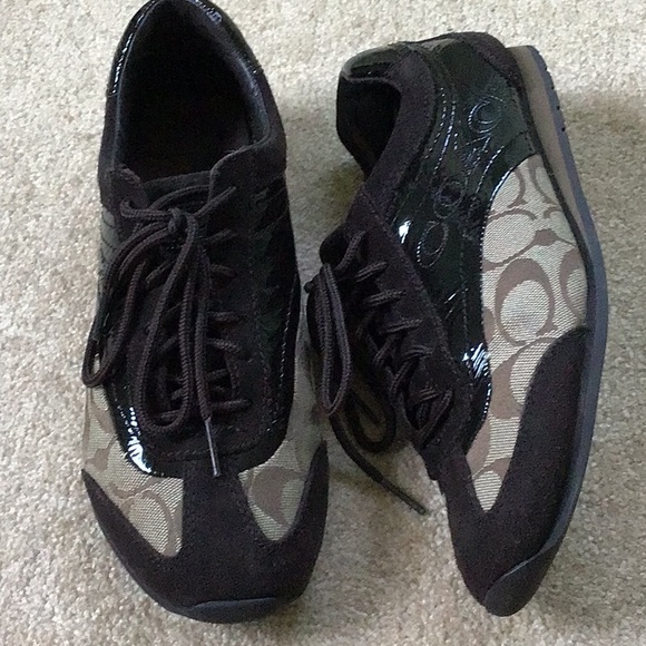 Coach new Stylish Sneaker - Picture 1 of 10